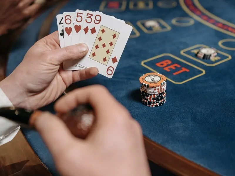 Game bài poker đổi thưởng uy tín là gì?